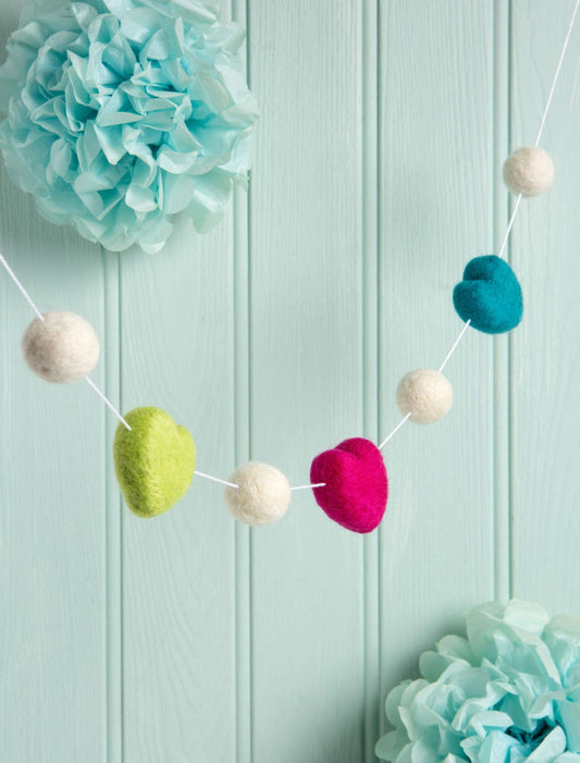 Hearts Garland Needle Felting Kit | Beginner Craft Kit