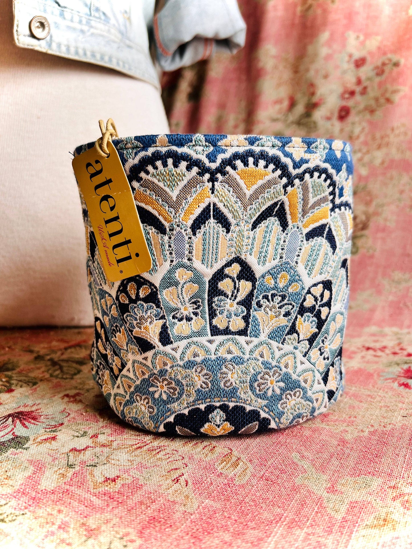 Tiny Tucker by Atenti