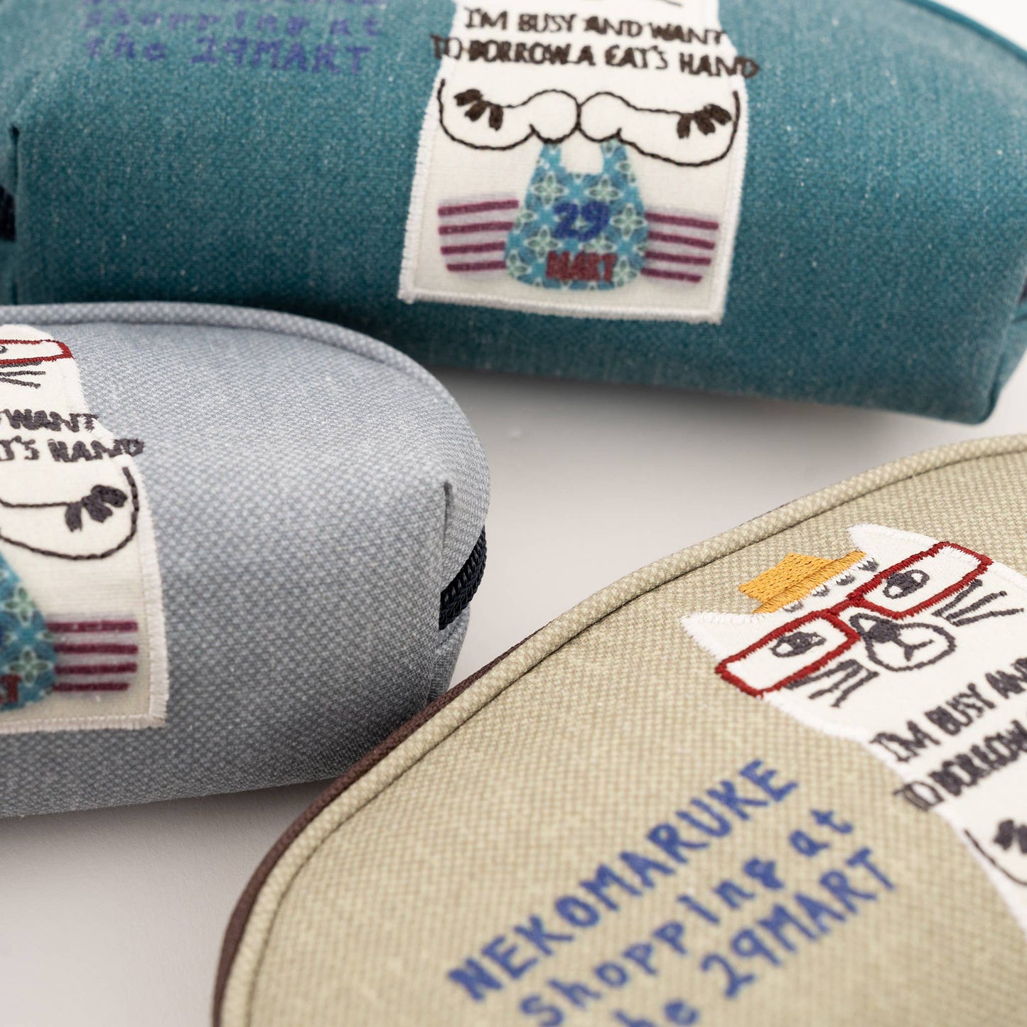 Kusuguru Japan Embroidered "Nekomaruke" Eyewear Case