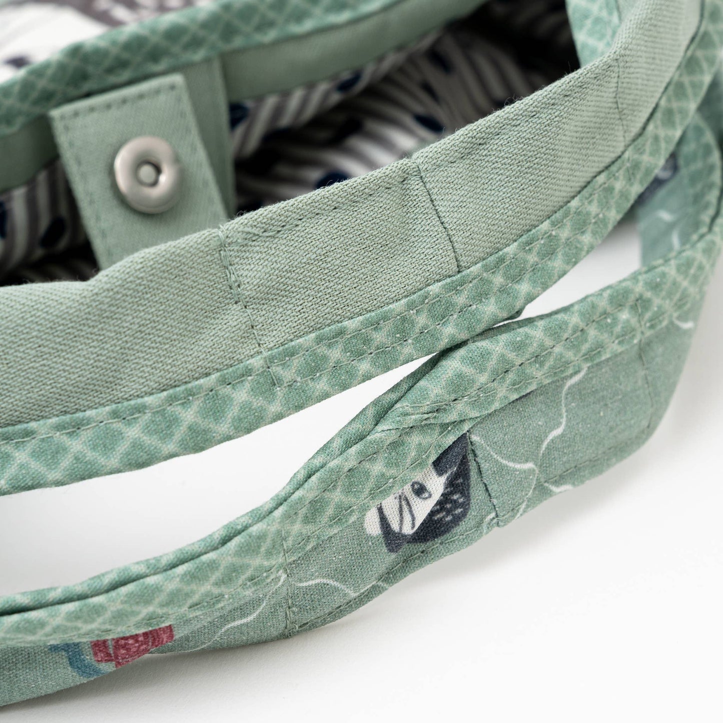 Kusuguru Japan Embroidered Climbing Cat Canvas Tote