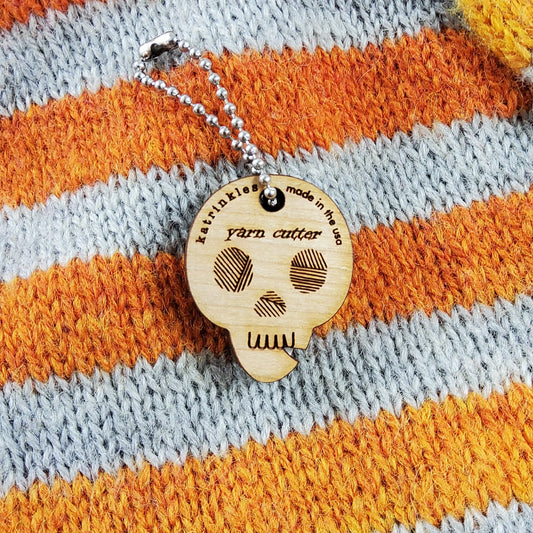 Skull Yarn Cutter by Katrinkles