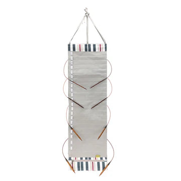 Della Q Hanging Circular Needle Organizer