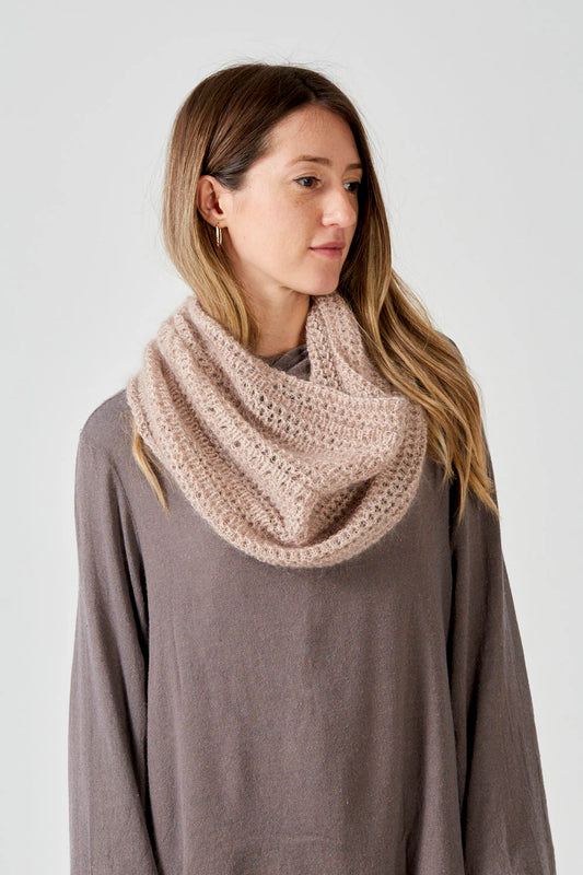 Tufa Cowl Kit by Urth Yarn