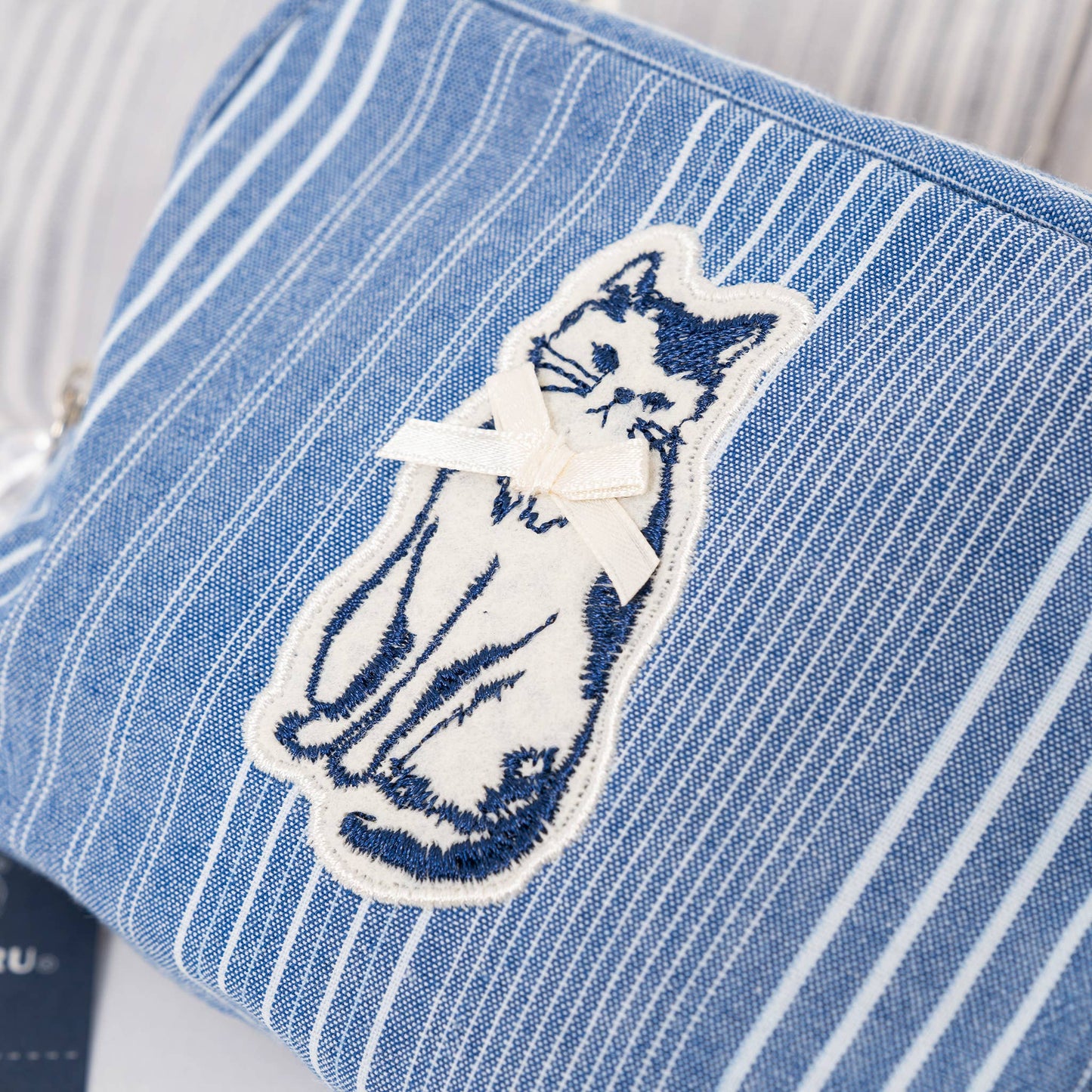 Kusuguru Japan Embroidered "Bowtie Cat" Multi-Dual Zi Pouch