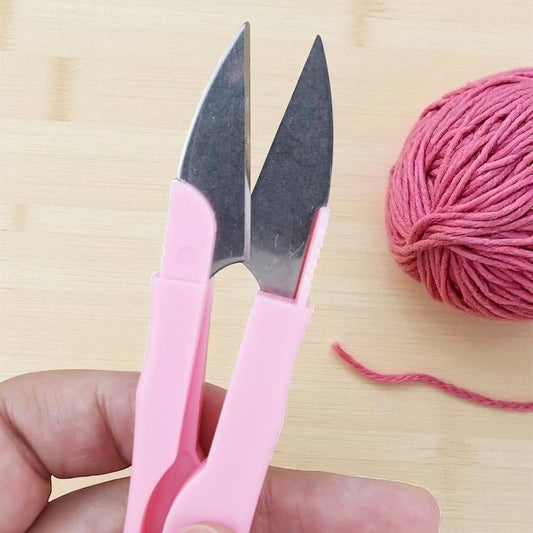 Yarn Snips – Portable Mini Scissors with Protective Cover